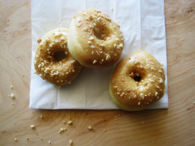 http://www.rubyredapron.com/peanut-butter-glazed-baked-doughnuts/
