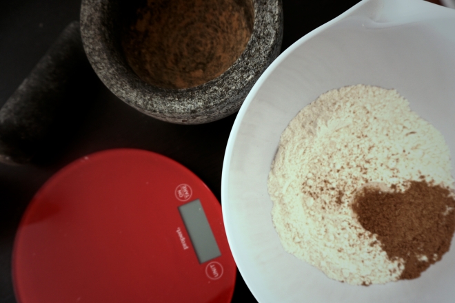 pain d'épices 3 - mixing flour, baking powder and spices