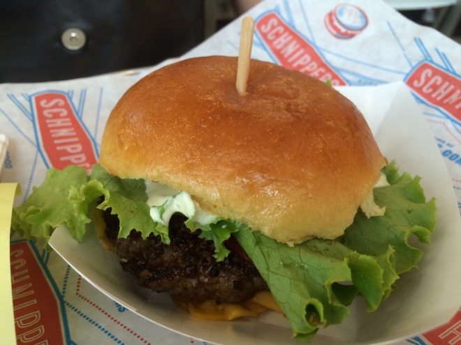AC got this burger - kudos to her, it looked better than mine :P